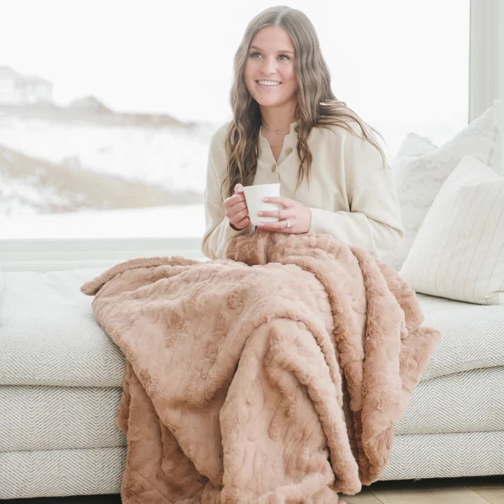 Saranoni Patterned Faux Fur Throw Blankets