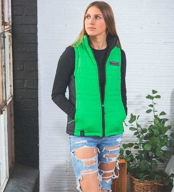 custom-puffer-jackets-vests-any-color_2_-lifestyle.webp