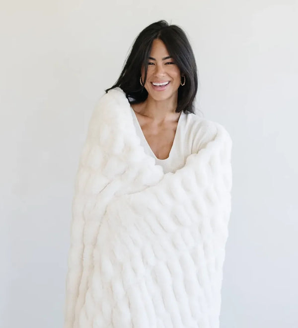 double-ruched-faux-fur-throw-blankets-snow.webp