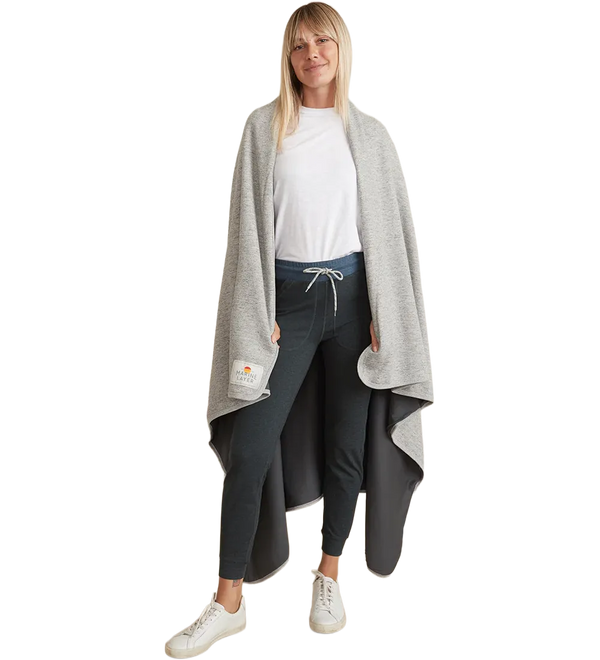 marine-layer-signature-lined-blanket-model.webp