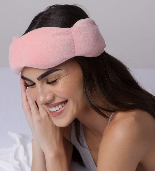 nodpod-sleep-mask-blush-pink-lifestyle-2.webp