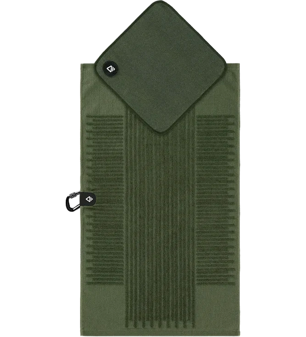 nomadix-golf-towel-sets-fairway-grass-green-front.webp