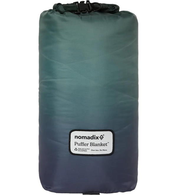 nomadix-puffer-blanket-arctic-blue-bag.webp