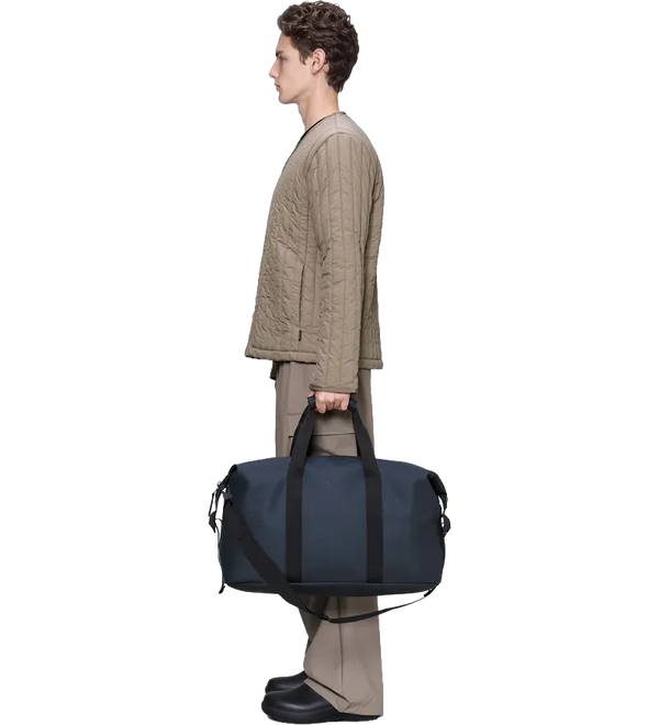 rains-hilo-weekend-bag-navy-side.webp