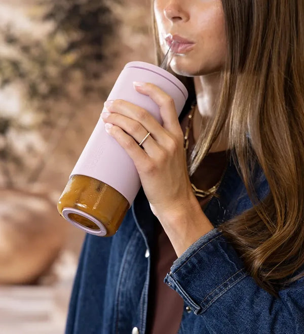 simple-modern-iced-clarity-cup-blush-lifestyle.webp