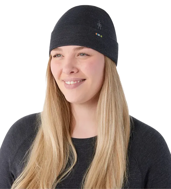 thermal-merino-reversible-cuffed-beanie-charcoal-model.webp