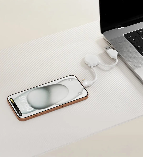 xoopar-octomini-charging-cable-white-lifestyle.webp
